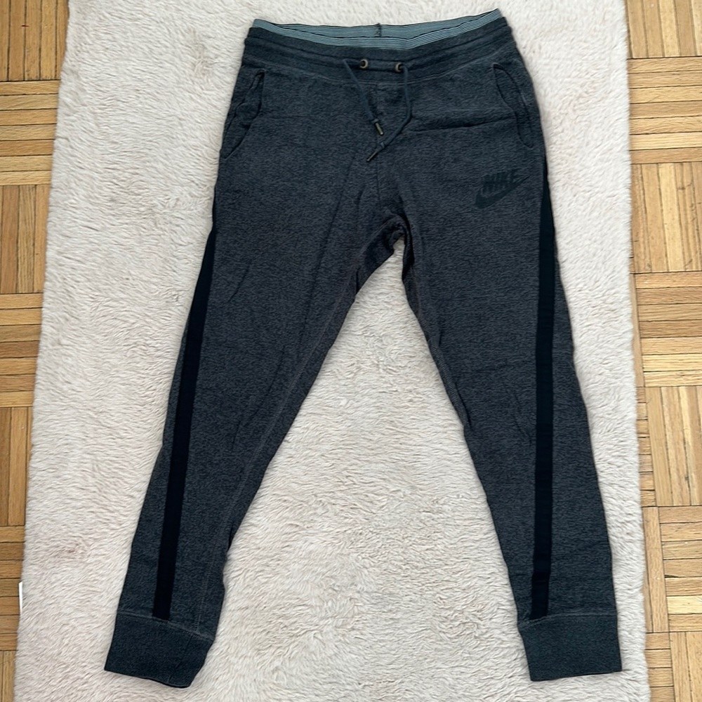 EUC Nike Grey and Black Women’s Joggers